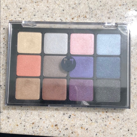 Eyeshadow palette